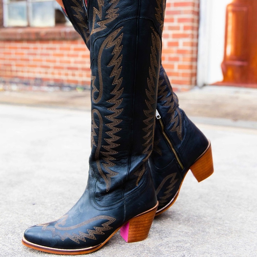 Brand new in box Southern Fried Chicks sz 10 wide calf boots